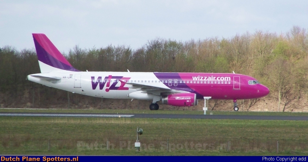 HA-LWK Airbus A320 Wizz Air by edd