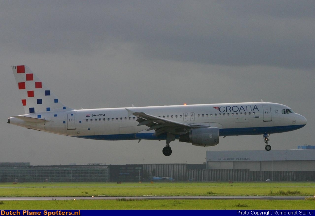 9A-CTJ Airbus A320 Croatia Airlines by Rembrandt Staller