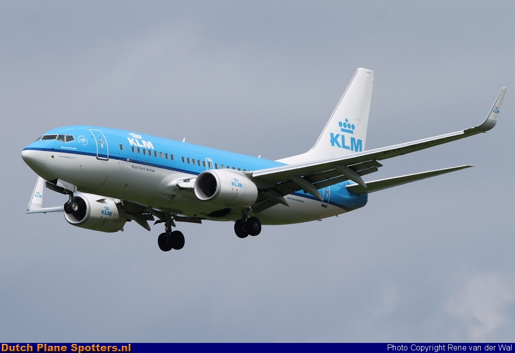 PH-BGT Boeing 737-700 KLM Royal Dutch Airlines by Rene van der Wal