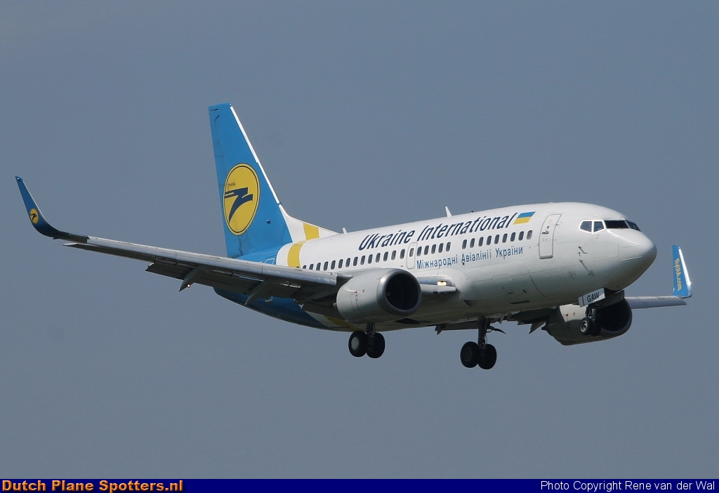 UR-GAW Boeing 737-500 Ukraine International Airlines by Rene van der Wal
