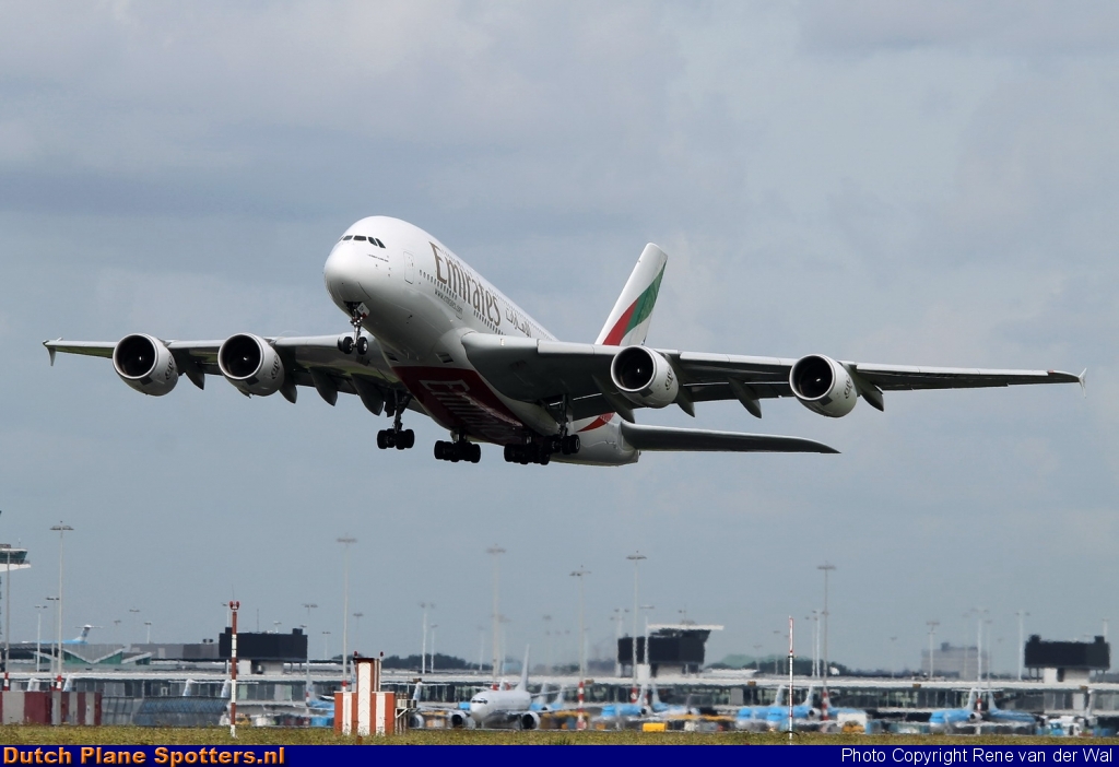 A6-EDH Airbus A380-800 Emirates by Rene van der Wal