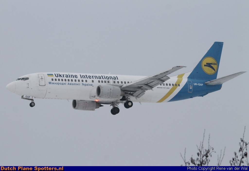 UR-GAP Boeing 737-400 Ukraine International Airlines by Rene van der Wal