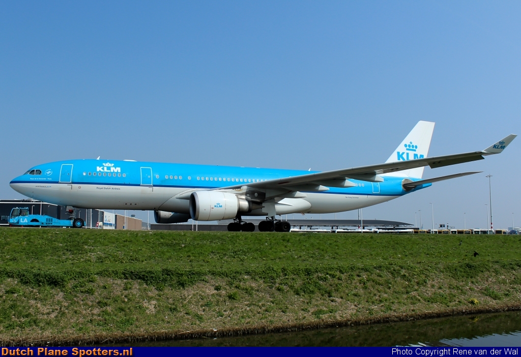 PH-AOC Airbus A330-200 KLM Royal Dutch Airlines by Rene van der Wal
