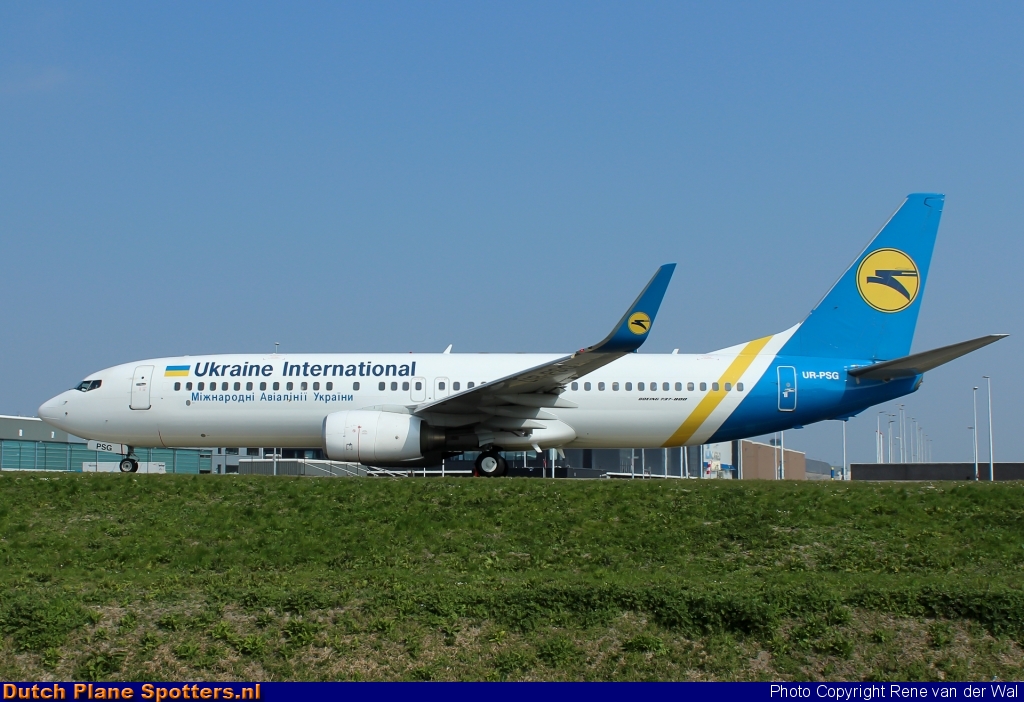 UR-PSG Boeing 737-800 Ukraine International Airlines by Rene van der Wal