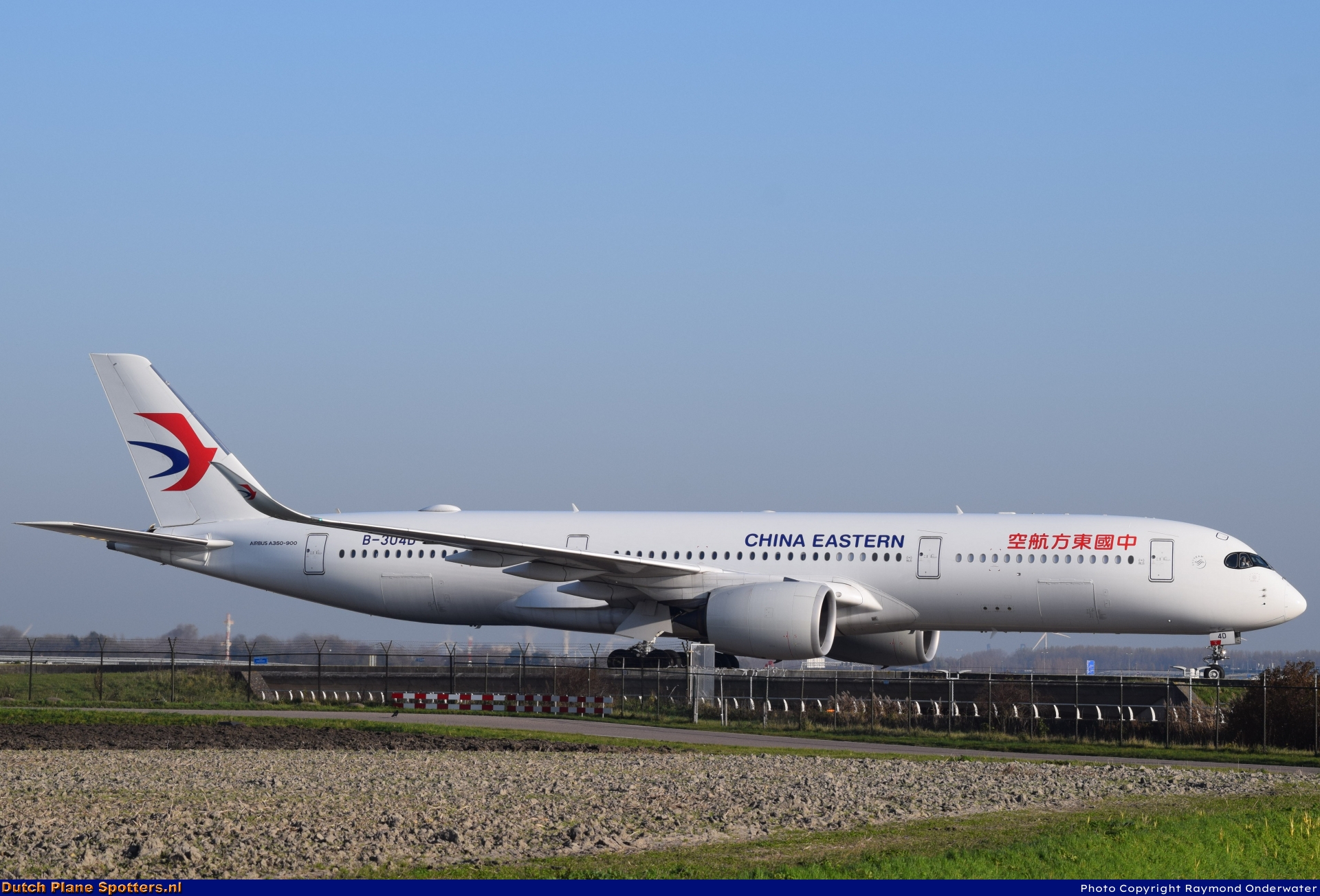 B-304D Airbus A350-900 China Eastern Airlines by Raymond Onderwater