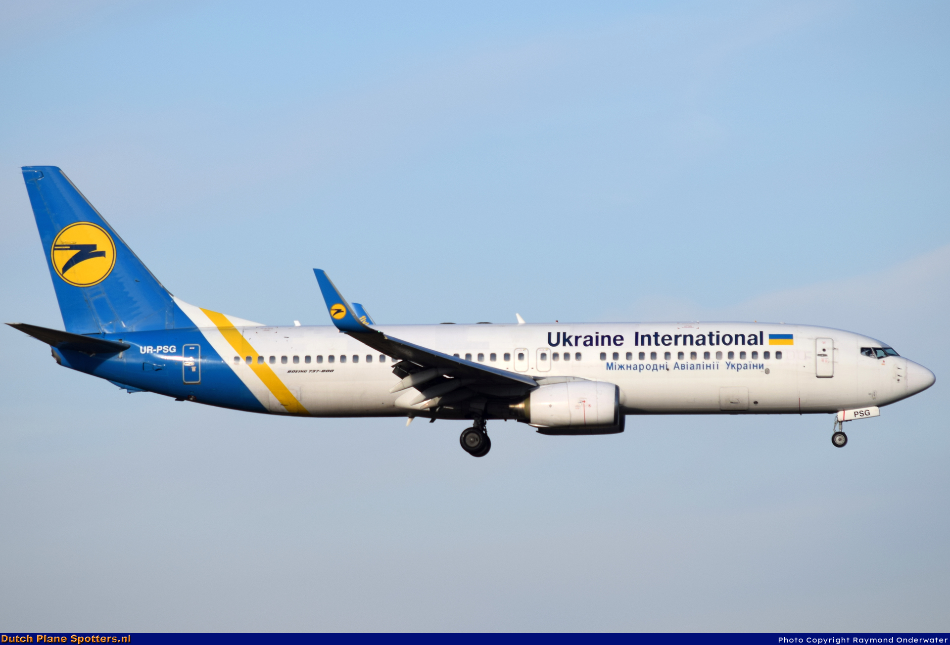 UR-PSG Boeing 737-800 Ukraine International Airlines by Raymond Onderwater
