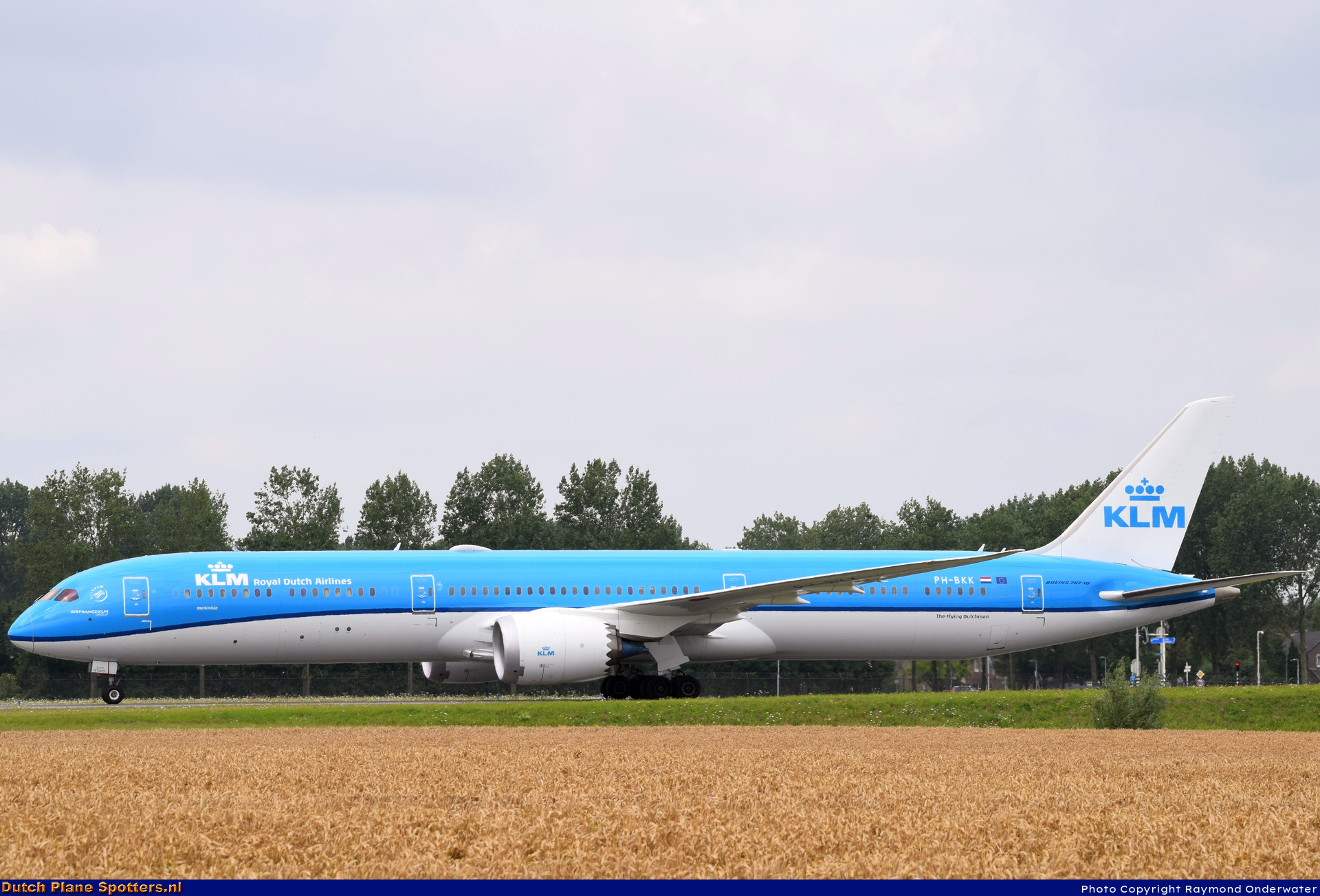 PH-BKK Boeing 787-10 Dreamliner KLM Royal Dutch Airlines by Raymond Onderwater