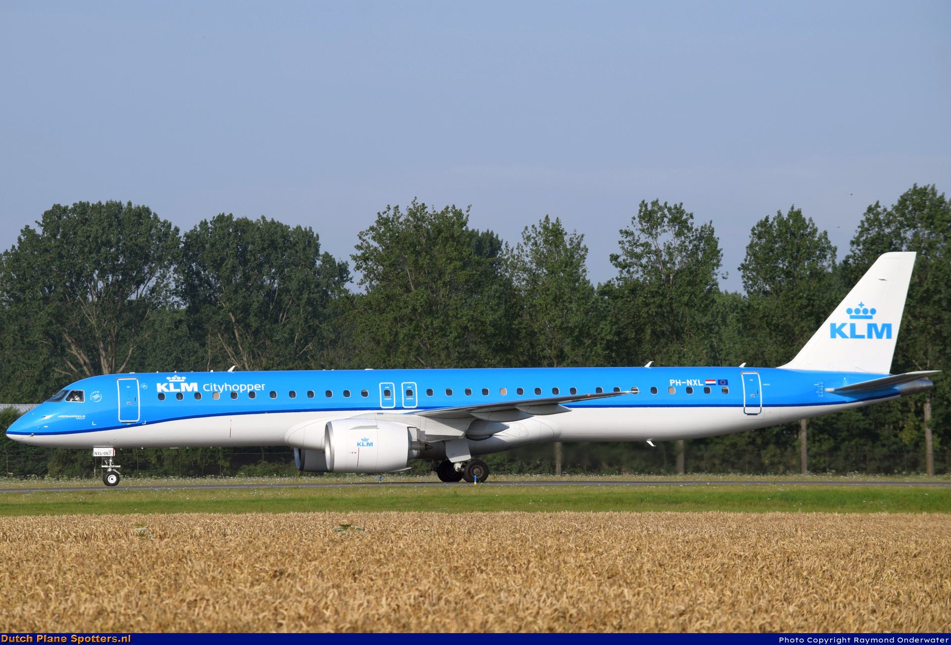 PH-NXL Embraer 195 E2 KLM Cityhopper by Raymond Onderwater
