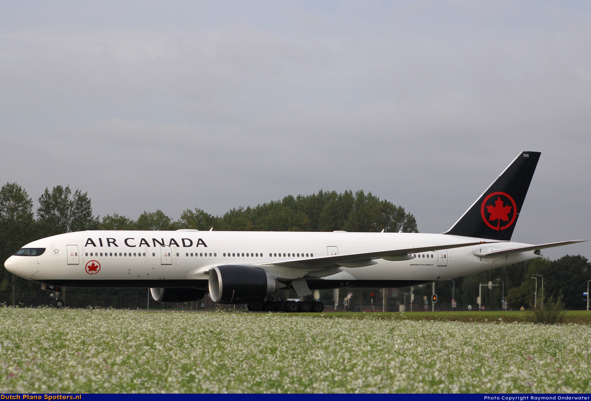 C-FNND Boeing 777-200 Air Canada by Raymond Onderwater