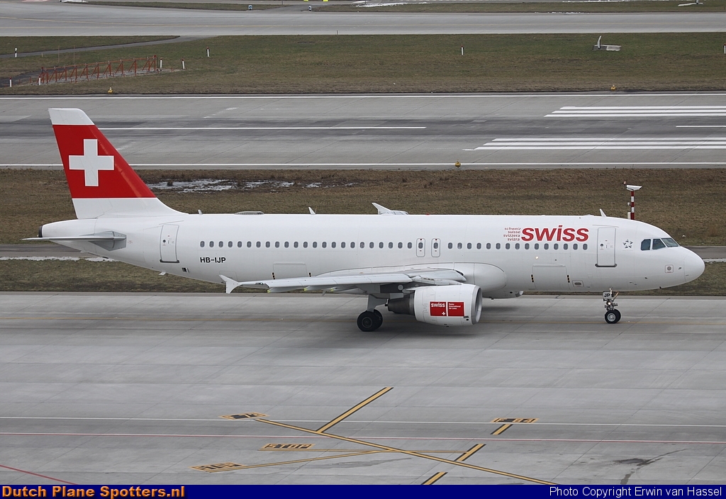 HB-IJP Airbus A320 Swiss International Air Lines by Erwin van Hassel
