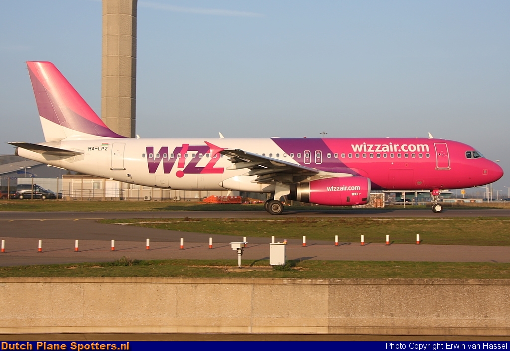 HA-LPZ Airbus A320 Wizz Air by Erwin van Hassel