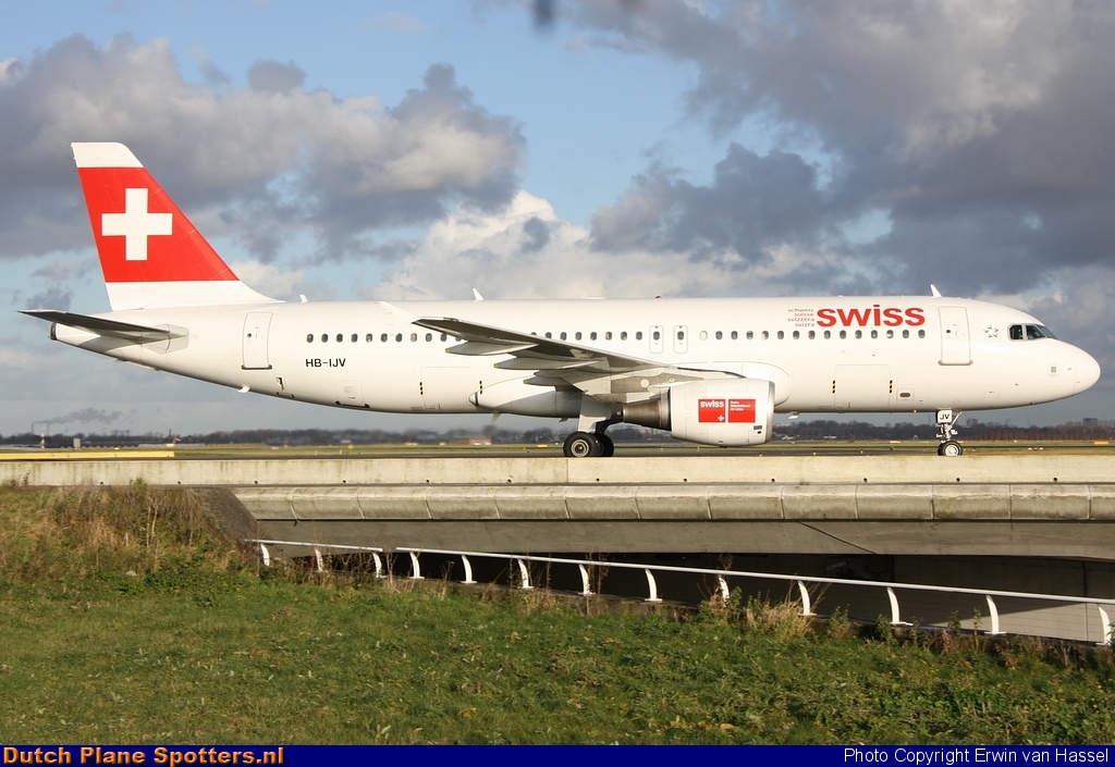 HB-IJV Airbus A320 Swiss International Air Lines by Erwin van Hassel