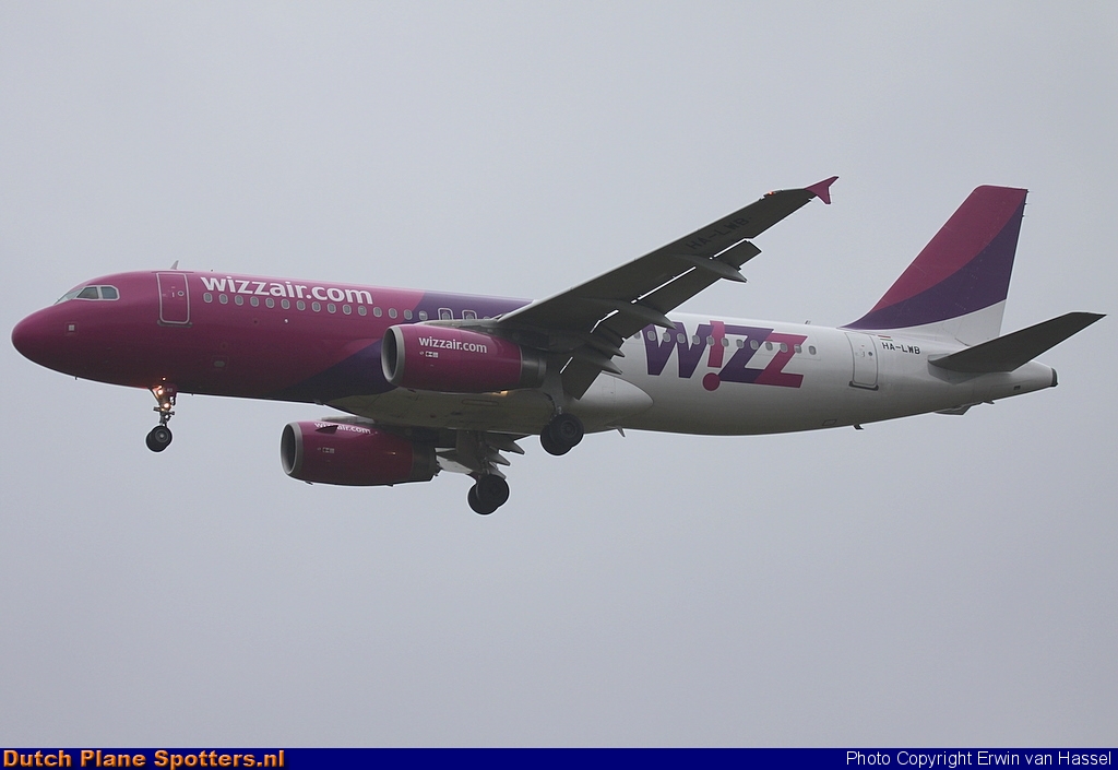 HA-LWB Airbus A320 Wizz Air by Erwin van Hassel