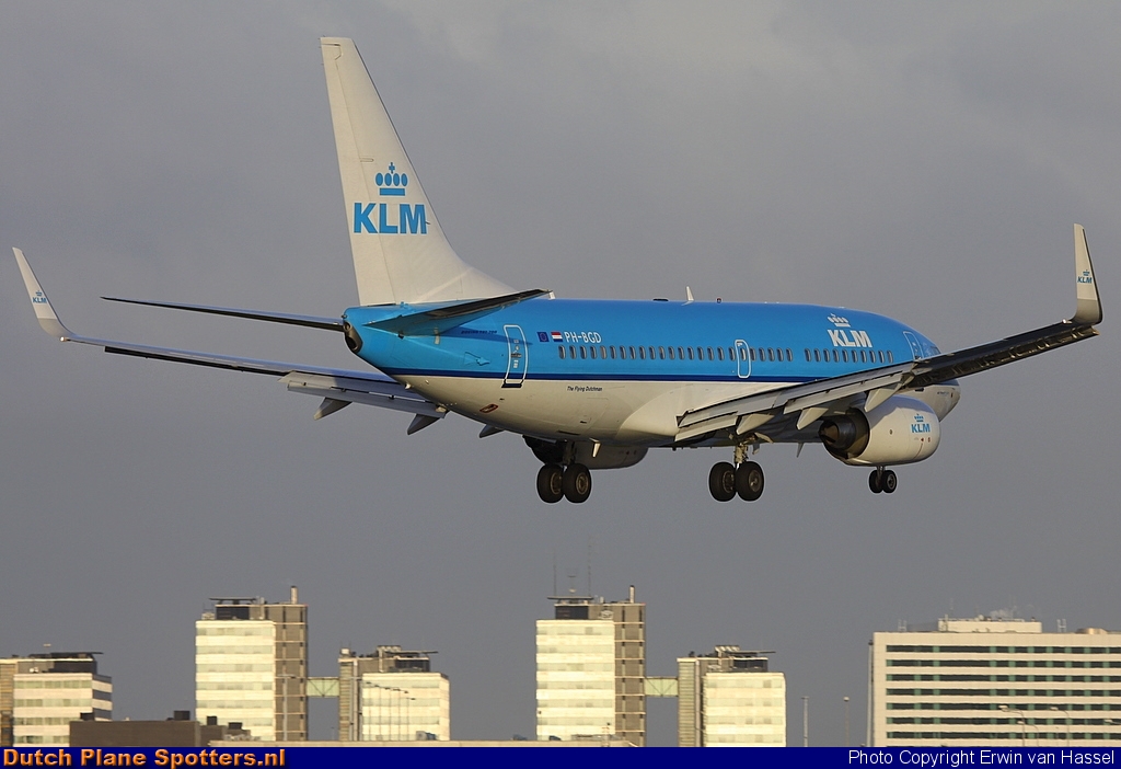 PH-BGD Boeing 737-700 KLM Royal Dutch Airlines by Erwin van Hassel