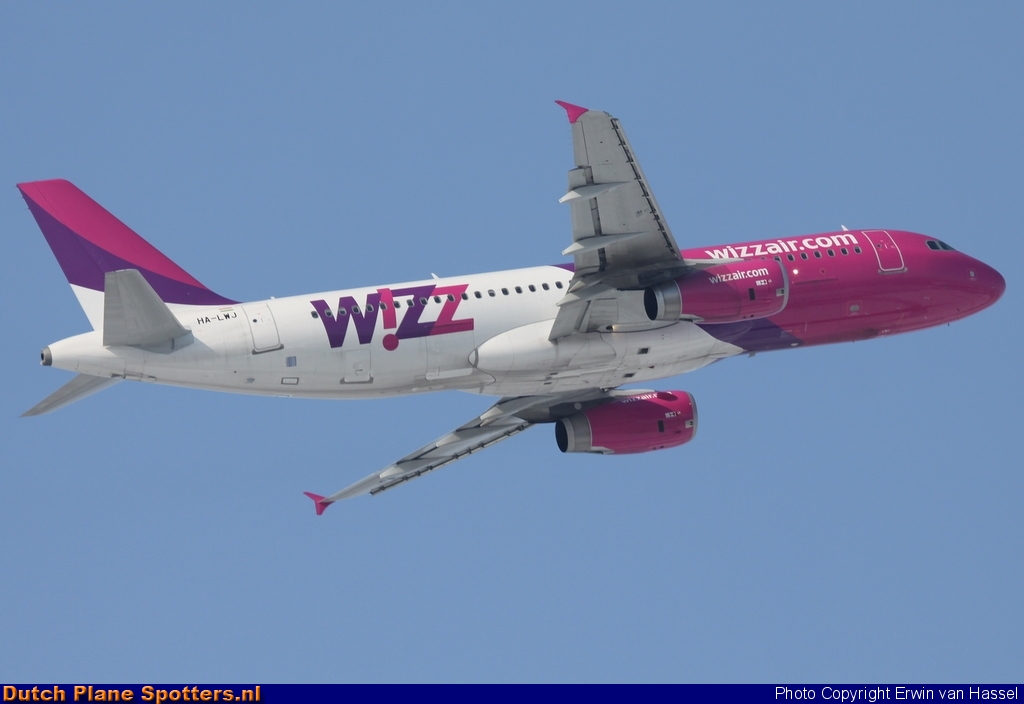 HA-LWJ Airbus A320 Wizz Air by Erwin van Hassel