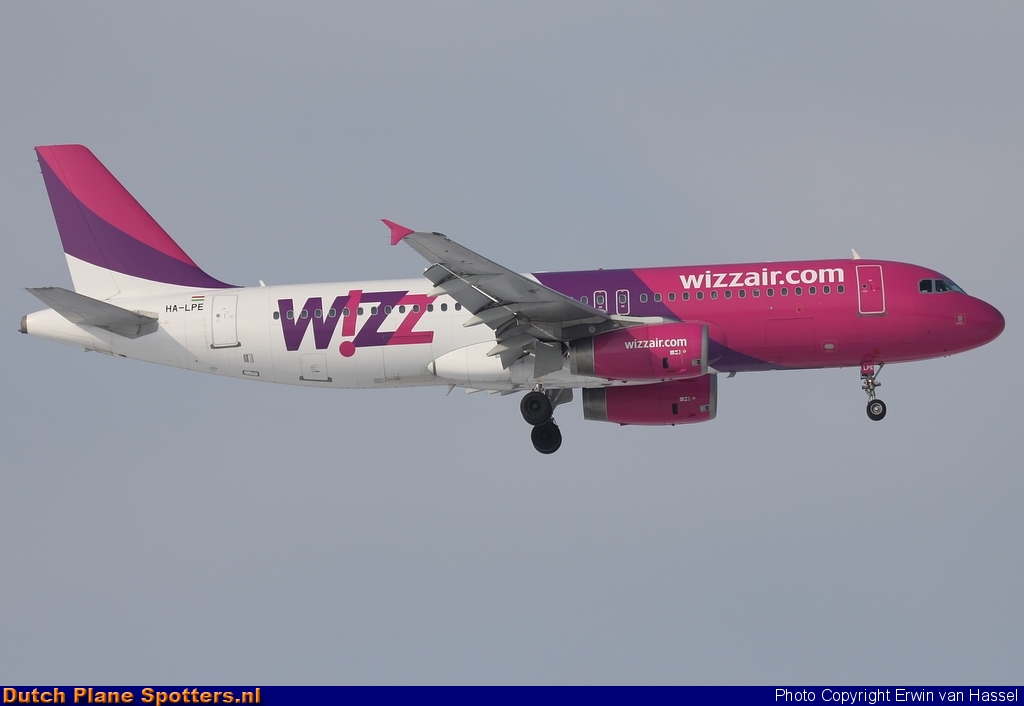 HA-LPE Airbus A320 Wizz Air by Erwin van Hassel